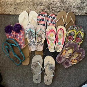TWELVE Pairs of Flip Flops - Old Navy, Justice and Others ????